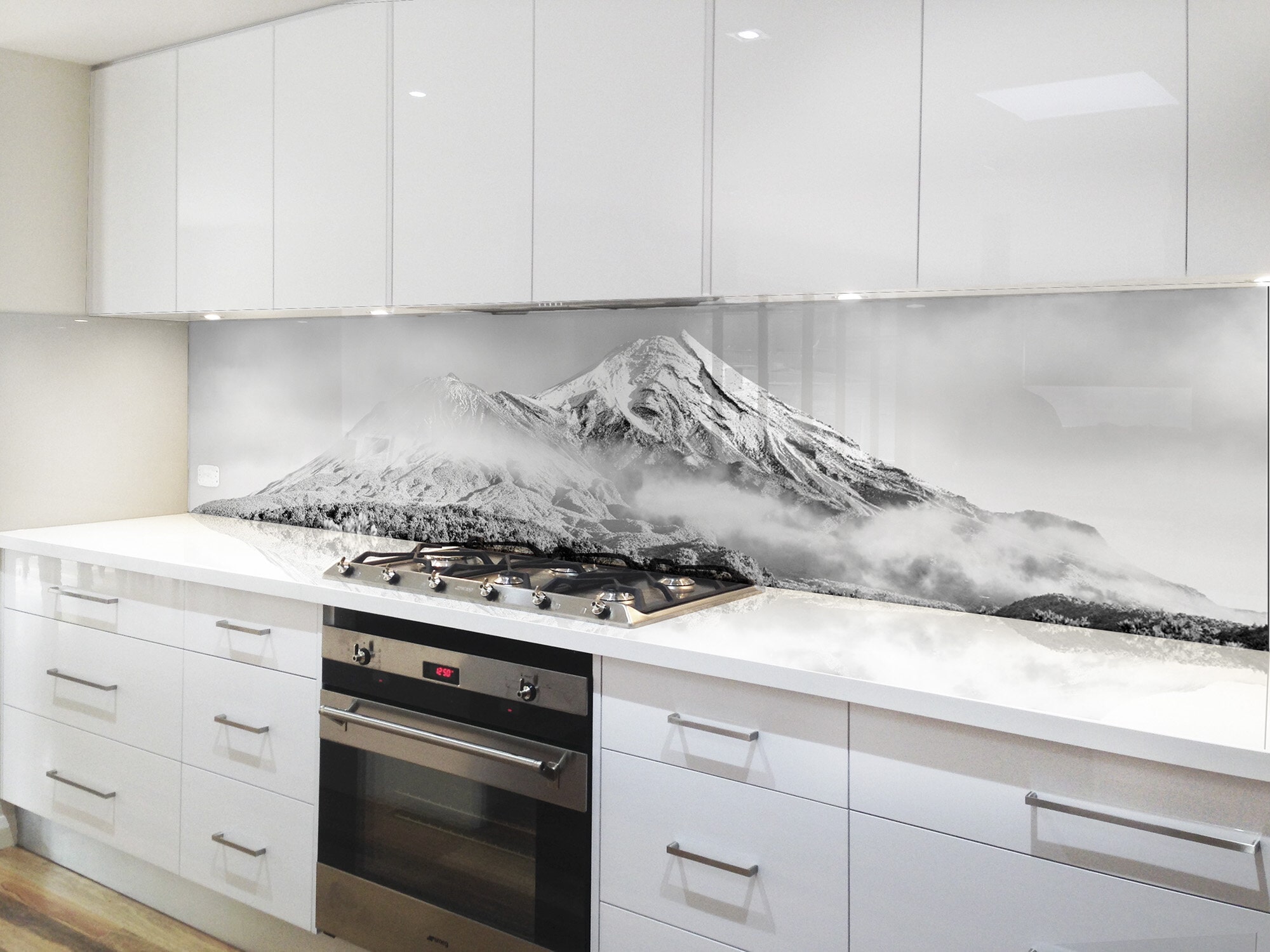 شیشه بین کابینت دکوراتیو