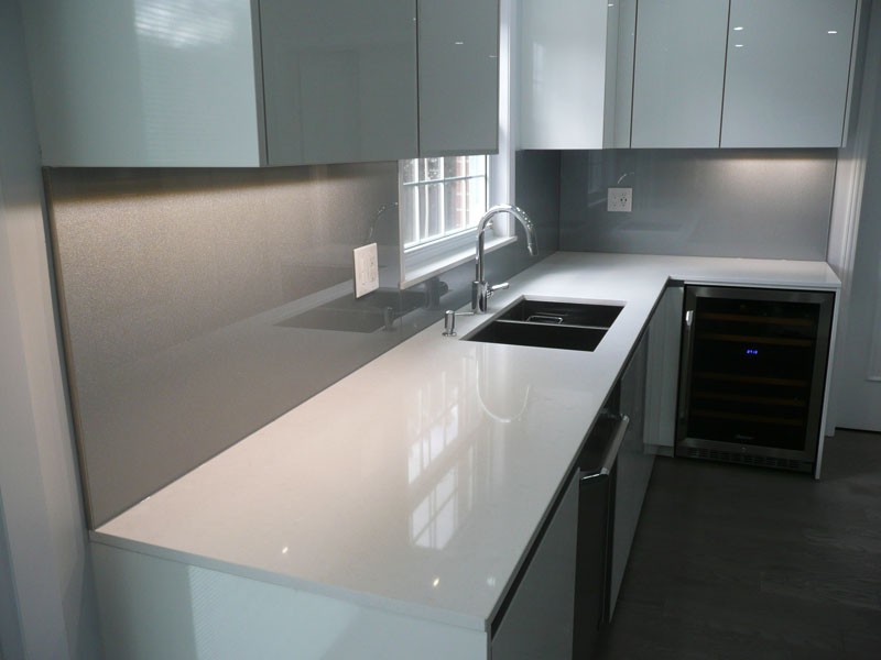 شیشه بین کابینتی