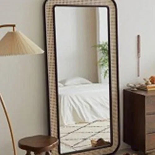 آینه ایستاده