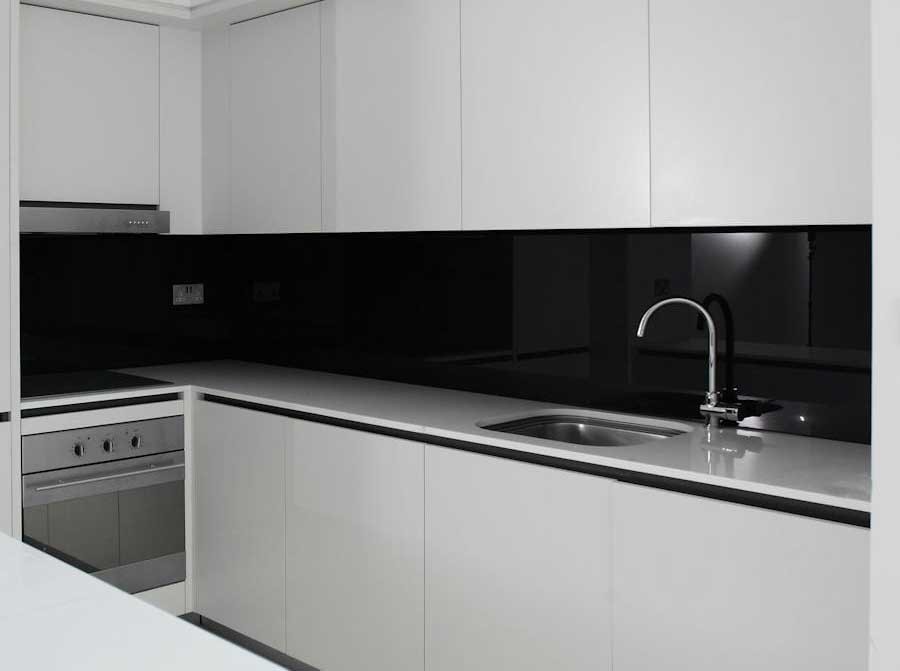 شیشه بین کابینتی مینیمال