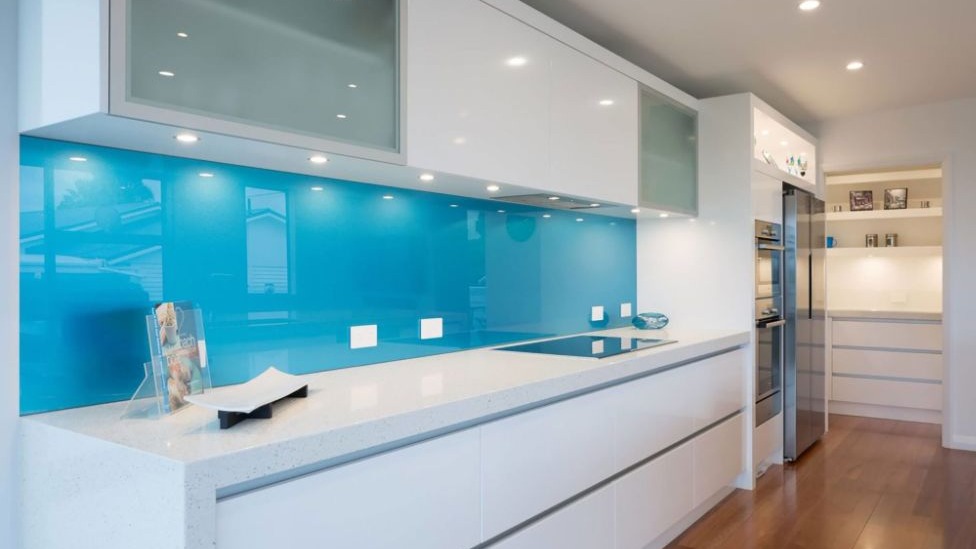 شیشه بین کابینتی مدرن