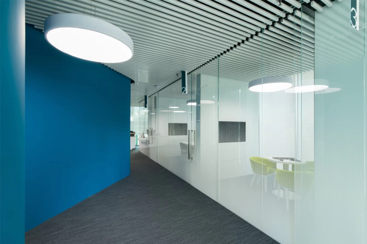 شیشه بین کابینتی مدرن