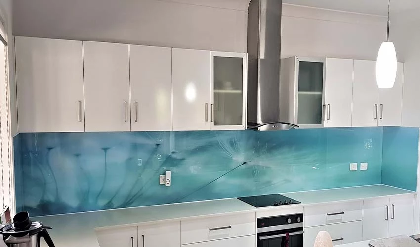 شیشه بین کابینتی