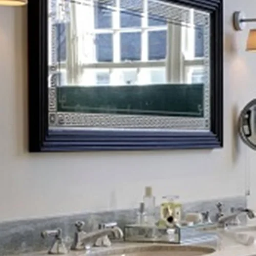 آینه روشویی با قاب چوبی و رنگ پلی اورتان